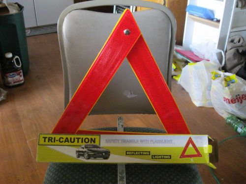 1#M1-55 - SAFETY TRIANGLE WITH FLASHING LIGHT IN SIDE