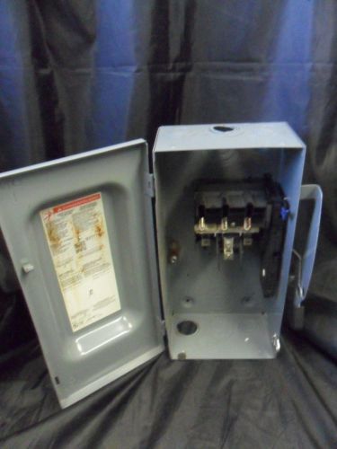 Nice Square D DU323 Safety Switch Disconnect 100 Amp 240 V 3P Non Fused