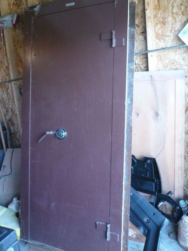 SARGENT &amp; GREENLEAF SAFE DOOR &amp; FRAME (1970&#039;S) - DOOR: 30&#034; X 76&#034;   2 1/2&#034; WIDE