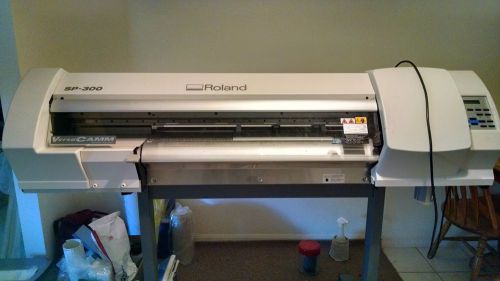 Roland VersaCAMM SP-300 Printer and Cutter cuts fine, heads dry needs maintence