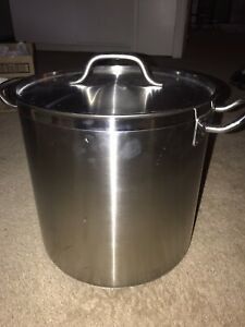 Vollrath LARGE Stainless Steel Stock Pot with Handles &amp; Lid 27 Quart (3506)