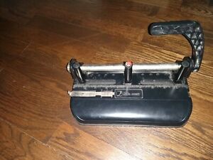 VINTAGE INDUSTRIAL ACCO MODEL 350 HEAVY DUTY 3 HOLE BLACK PAPER PUNCH