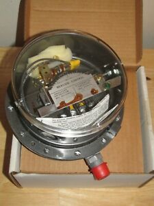 Dwyer-Mercoid PG-3-P2 PRESSURE SWITCH - NEW/Old Stock!