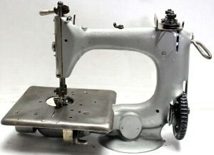 Antique SINGER 24-4 Chainstitch 2-Needle 2-Thread Industrial Sewing Machine Head