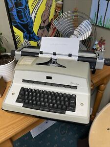 Vintage IBM Executive Model D Electric Typewriter - READ
