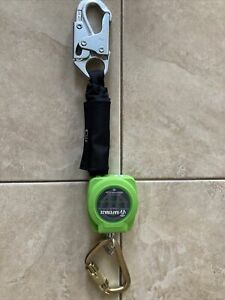 SAFEWAZE 6-&#039; Single Web Retractable Lanyard