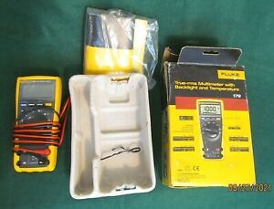 FLUKE 179 TRUE RMS INDUSTRIAL MULTIMETER EXC Cond With Leads, Case, Book and Box