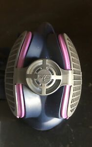 Vapour Half Mask Respirator with Replaceable and Reusable Filters Included M/L