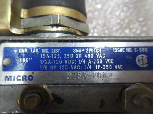 (N1-1-1) 1 USED HONEYWELL MICRO SWITCH BZE-2RN2 LIMIT SWITCH W/ ROLLER ARM