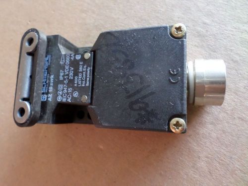 SCHMERSAL AZ16-ZVRKSafety Switch w/Center Fitting &amp; Key