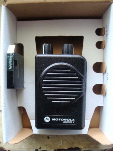 New in Box Unused Motorola Miniter V A04KMS7238BC Sgl CH NVS UHF PGE W/Charger