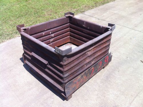 Parts bin, stackable bulk storage crate with dump