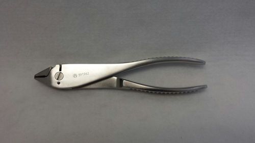 Synthes REF# 391.962  BENDING/CUTTING PLIERS