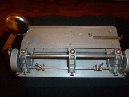 Wison Jones Hummer 3 Hole Punch, Vintage 3 Hole Punch!!! Works Well!!!