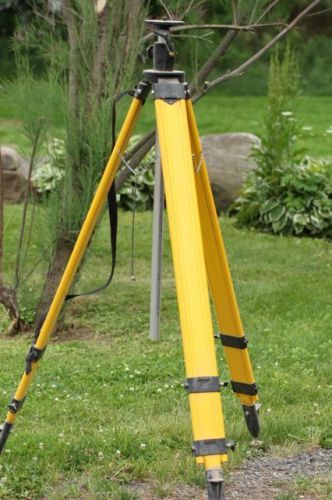 Tripod For Surveying - equipement/tools