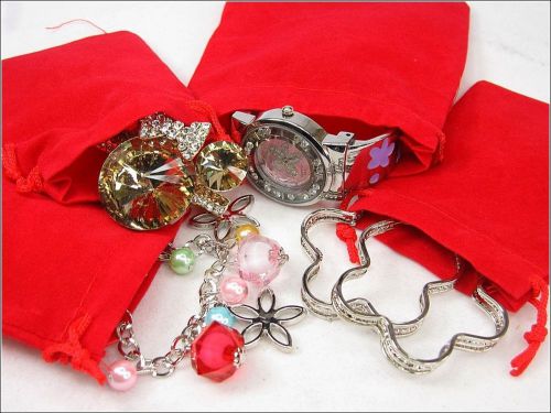Red Velvet Gift Pouches Bags w drawstring Jewelry, 7x9cm Wholesale Lot of 8