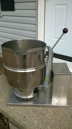 Groen TDB 7/40 Electric tilt counter top kettle ****ALMOST IN NEW CONDITION*****