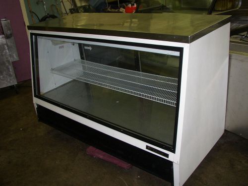 True 6&#039; refrigerated deli display case - low height - model # tsid-72-2l for sale