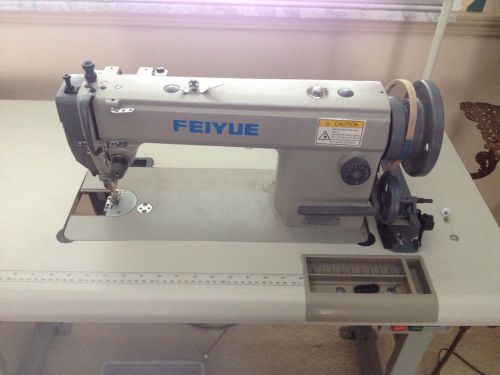 YAMATA  FY5318 Sewing Machine Motor Table Just Serviced EXCELENT