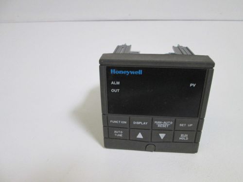HONEYWELL TEMPERATURE CONTROLL DC230B-EE-00-10-0A00000-00-0 (AS PICTURED) *USED*