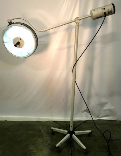 Berchtold Chromophare C-450 Surgical Light on Stand Mobile Portable OR Exam Lamp