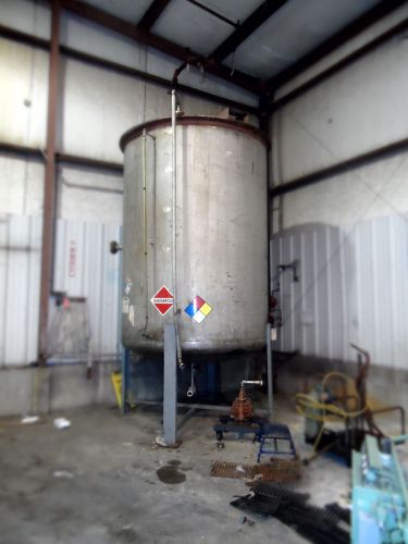 USED 3,000 GALLON STAINLESS STEEL TANK