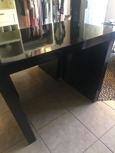 Black Lacquer Retail Display Tables