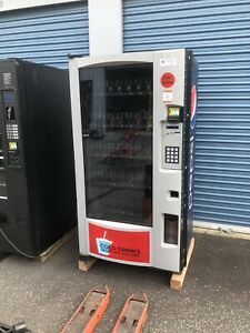 NICE AND CLEAN ROYAL RVV500 GLASS FRONT SODA / DRINK VENDING MACHINE WITH ARM