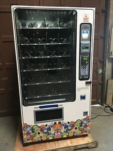AMS Sensit 3 Vending Machine Model AMS G9-624, 24 Bays w Credit/Debit Card