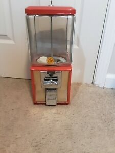 Northwestern Model 60 Quarter Candy/Gum Vending Machine With Lock And Key