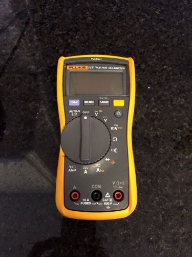 Fluke 117 true rms multimeter with leads for sale