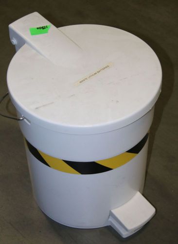 (1) used rubbermaid commercial products model 6142 18 quart step-on waste can wi for sale