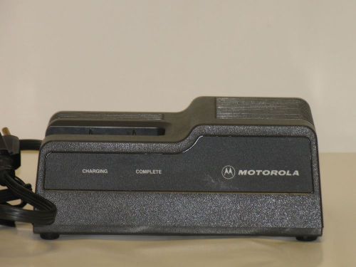 Motorola ntn4633a battery charger for mt1000 portable radio used for sale