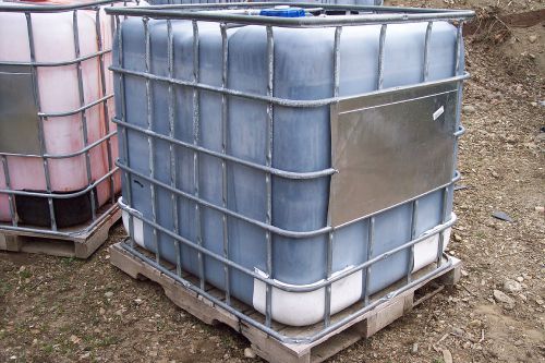 275 GAL TOTE W/ CAGE ON PALLET