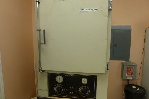 Blue M Laboratory Oven MDL POM-588-C-3  500 deg F