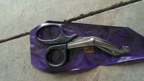 Medical scissors
