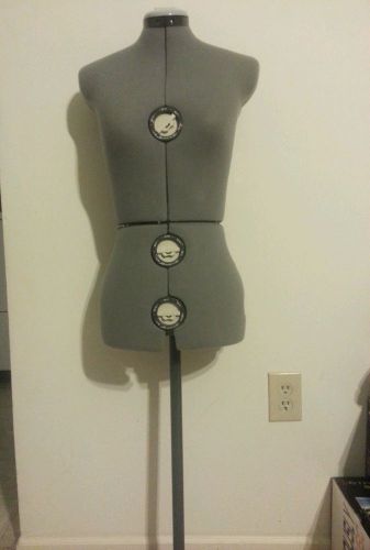 Singer adjustable collapsible female dress form, small-large, great condition for sale