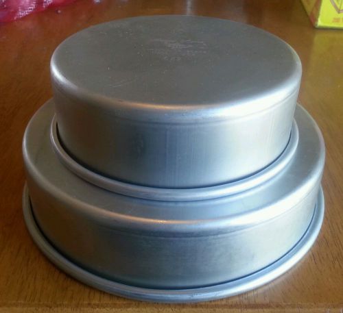 Magic Line 8 x 2 &amp; 6 x 2 Inch Round Aluminum Commercial Cake Pans Lot of 2