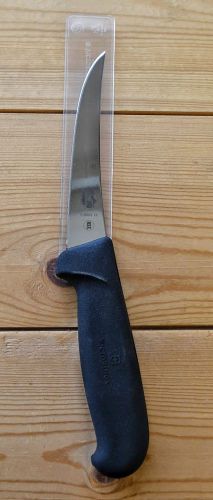 VICTORINOX MEAT CUTTER&#039;S 5 INCH CURVED BONING KNIFE