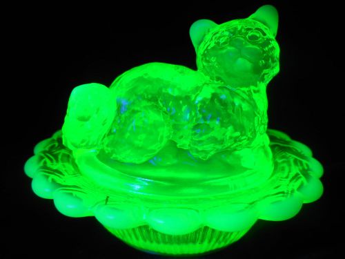 Vaseline opalescent glass salt cellar celt cat kitten kitty on nest basket dish