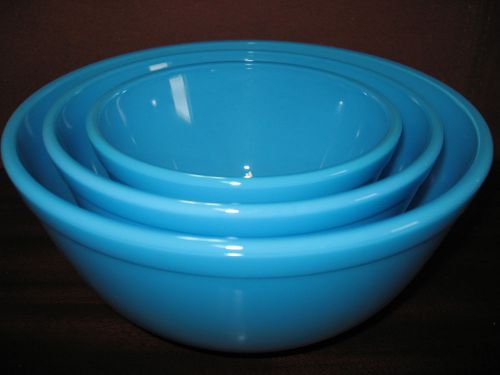 3 piece Blue milk glass mixing nesting bowls set serving bonnie baby powder art