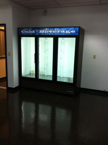 Commercial Refrigerator - 3 Door - True - Cold Beverages