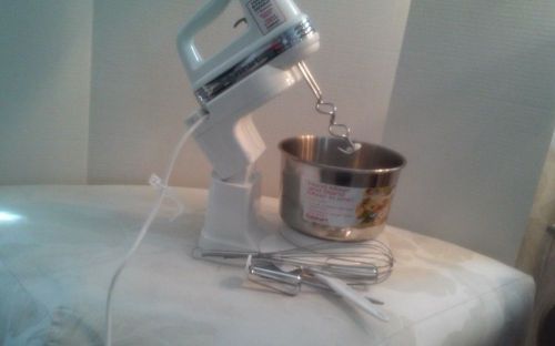 Cuisinart 3.5 quart polished stainless steel hand mixer and stand