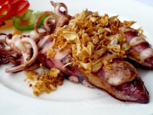 Thai Recipe ,Muek Tod Kratiam Priktai Or Fried Stir Squid with Papper and Garlic