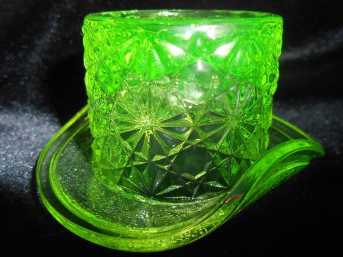 Green Vaseline glass toothpick holder top hat daisy &amp; button uranium yellow art