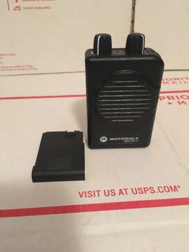 MOTOROLA VHF MINITOR V * NSV / 1 CH * 159-166 MHz * PAGER AND A NEW BATTERY