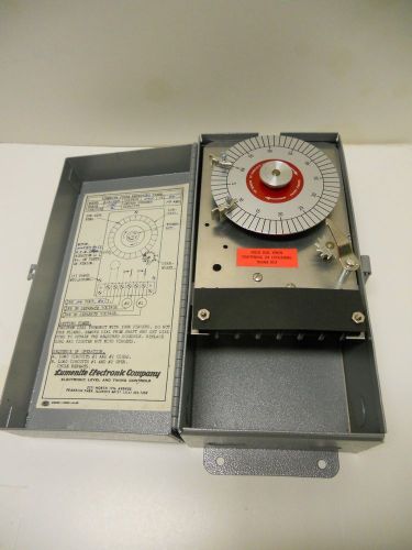LUMENITE 0-1 HR AUTOMATIC TIME CONTROLLER MODEL LCR-1223 110 VOLTS 2 POLE NEW