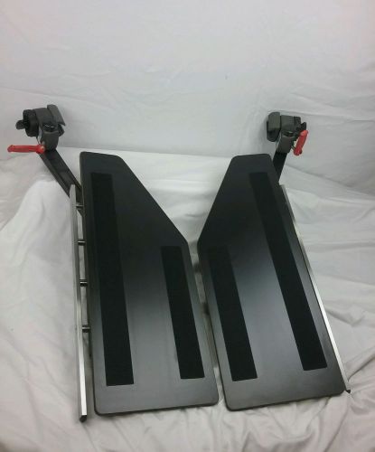 Skytron split leg plates for Surgical tables