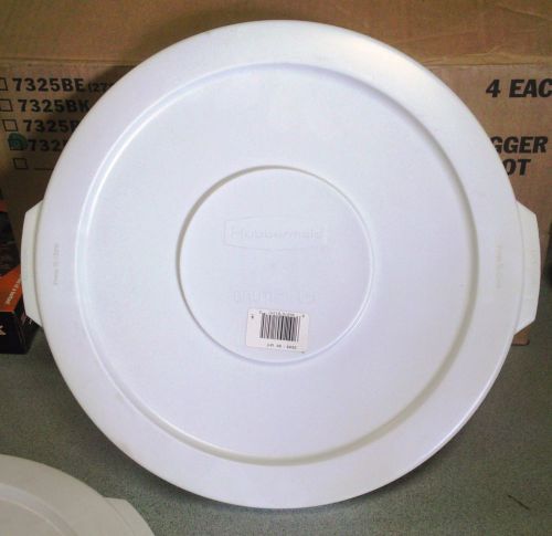 3 Pieces Rubbermaid Commercial 2609-WHT 10 Gal. Brute Container Lid