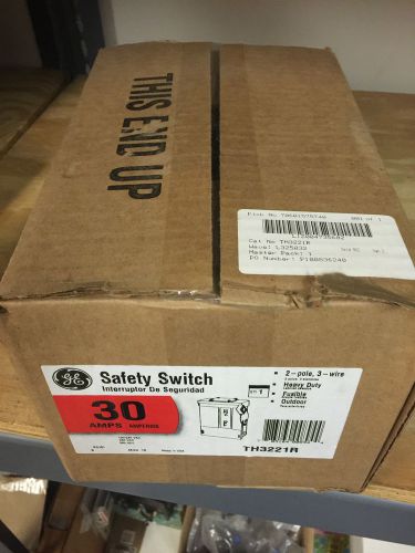 GE TH3221R Heavy Duty Disconnect Safety Switch 2P 3W 30A Outdoor Fusible New